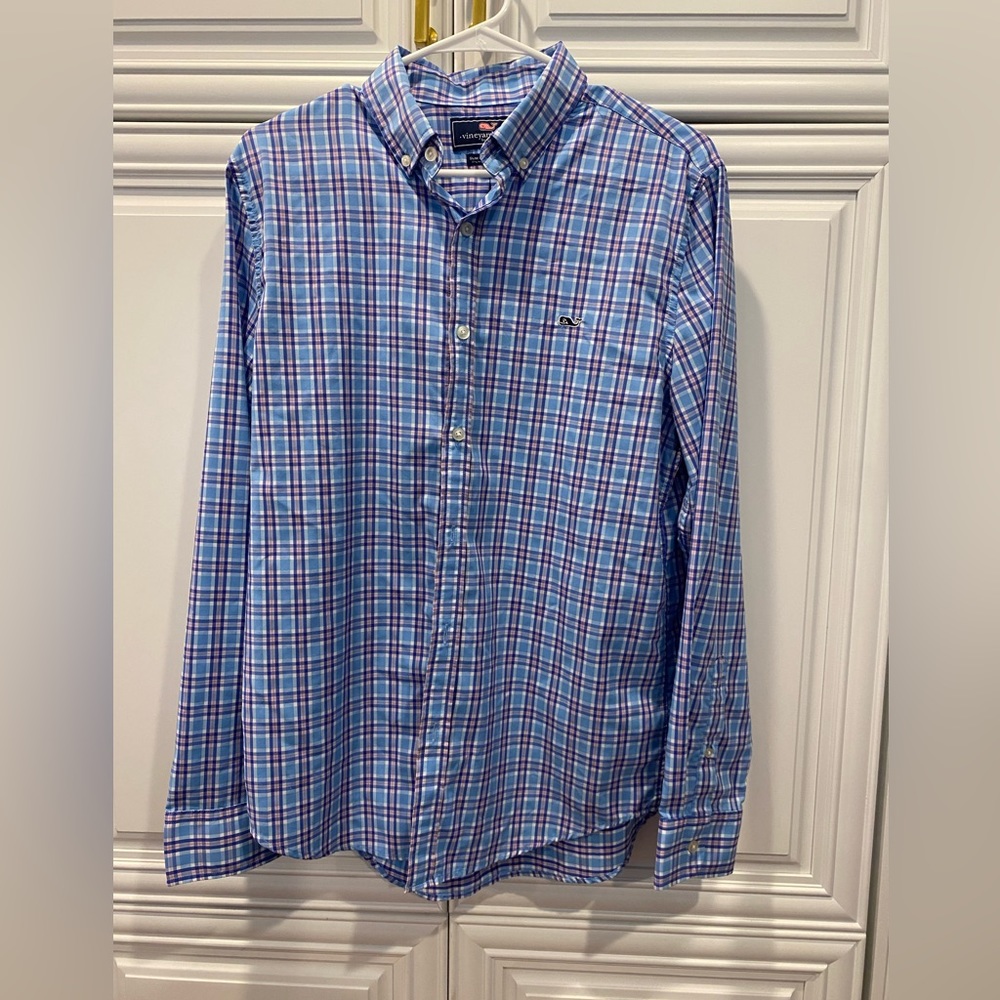 Men Vineyard Vines.